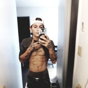 Meet your Posher, Derrick